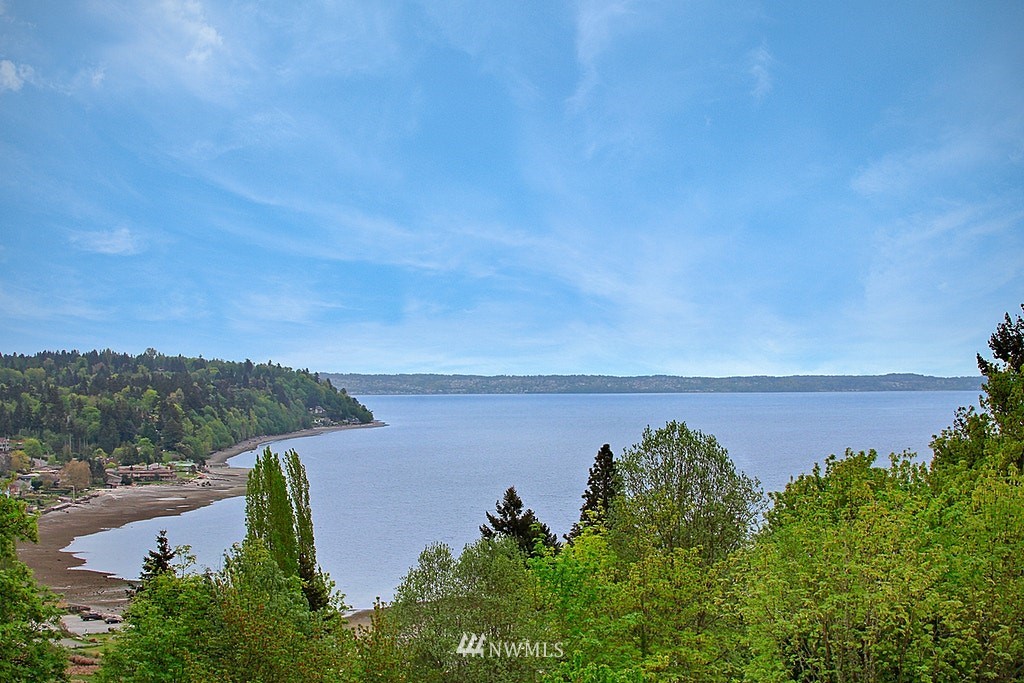 17435 Sylvester Road Southwest Burien, WA 98166 - Photo 1 of 25 Gallery Image 1