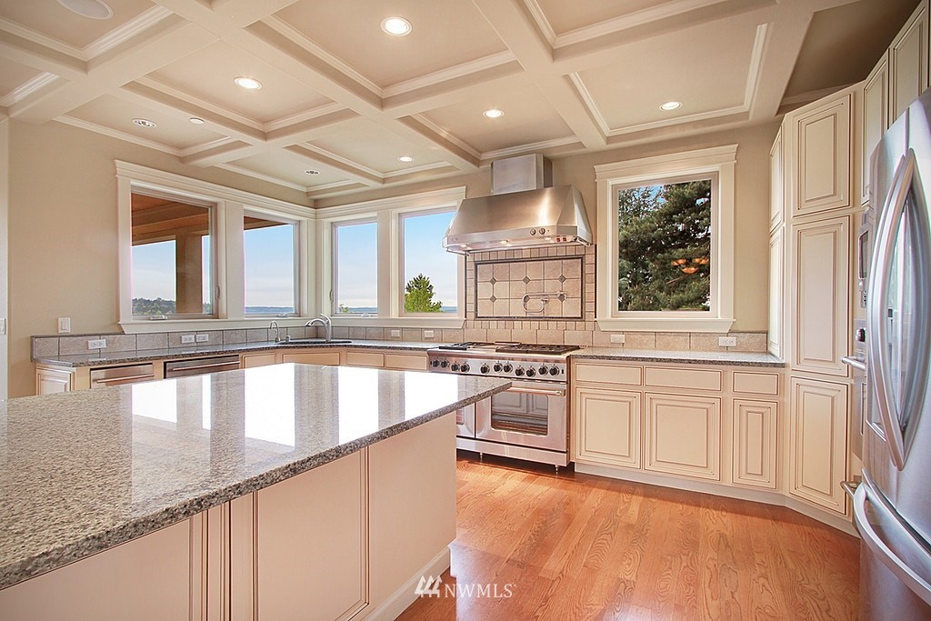 17435 Sylvester Road Southwest Burien, WA 98166 - Photo 6 of 25 Gallery Image 6
