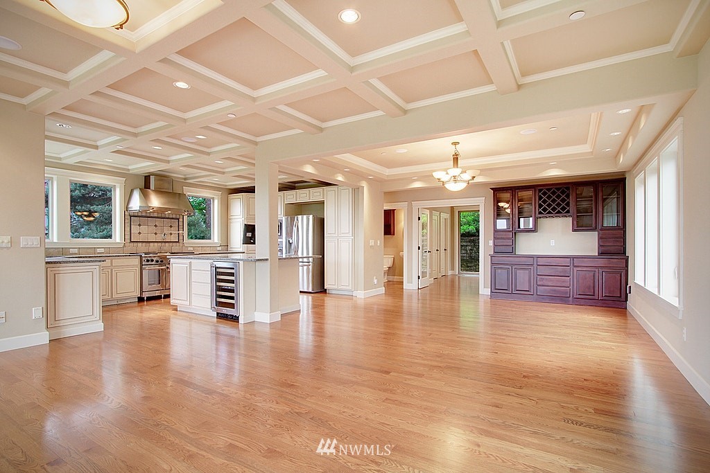 17435 Sylvester Road Southwest Burien, WA 98166 - Photo 9 of 25 Gallery Image 9