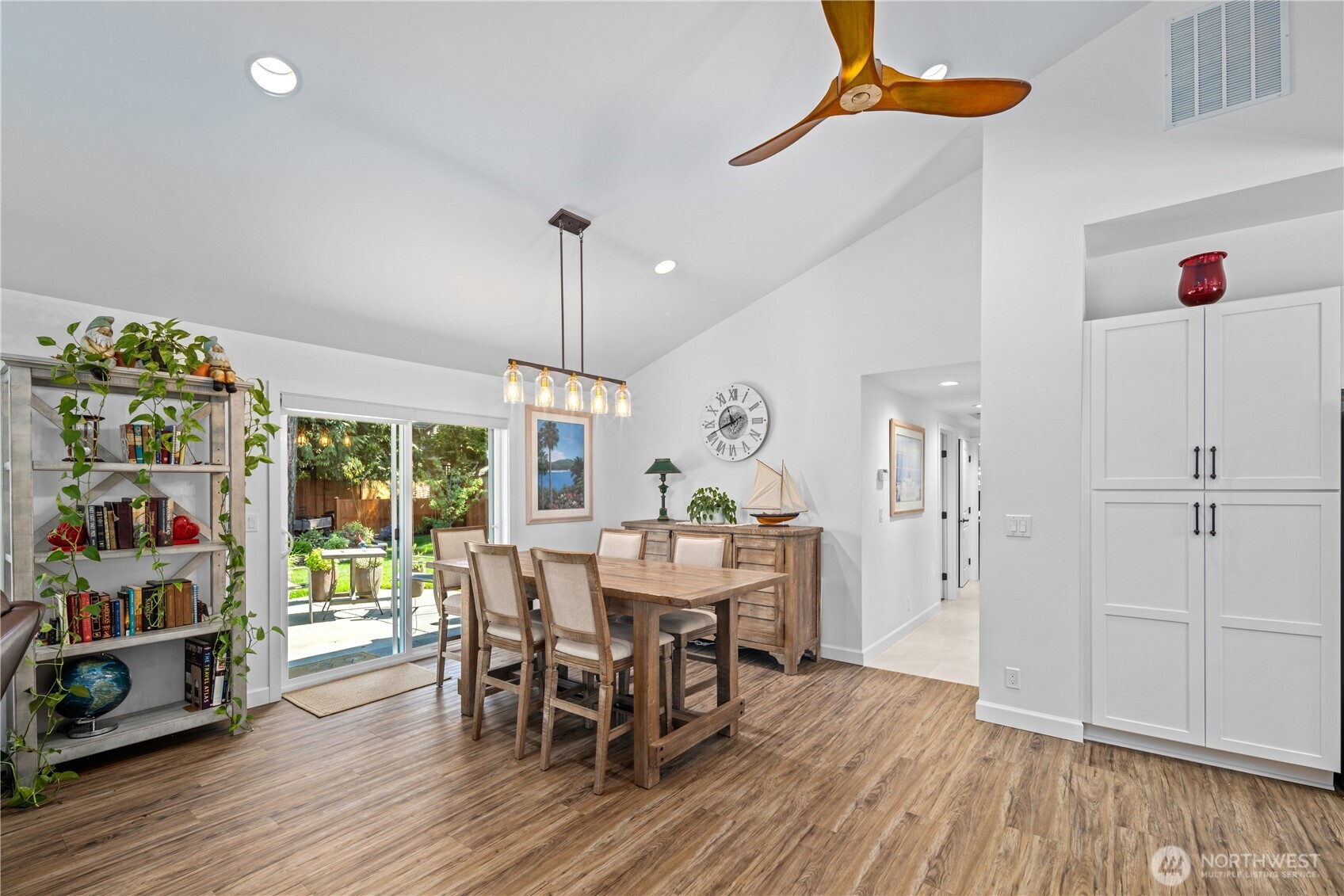 643 Edmonds Way Edmonds, WA 98020 - Photo 12 of 34