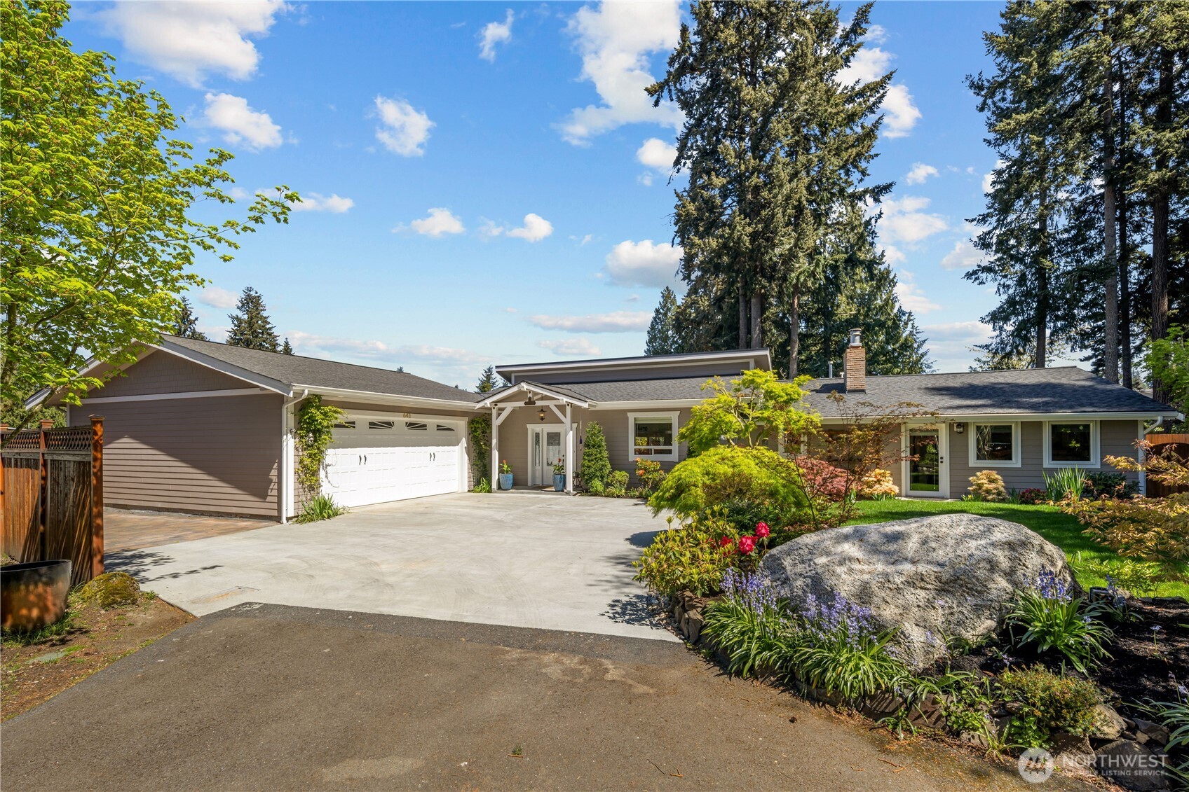 643 Edmonds Way Edmonds, WA 98020 - Photo 2 of 34