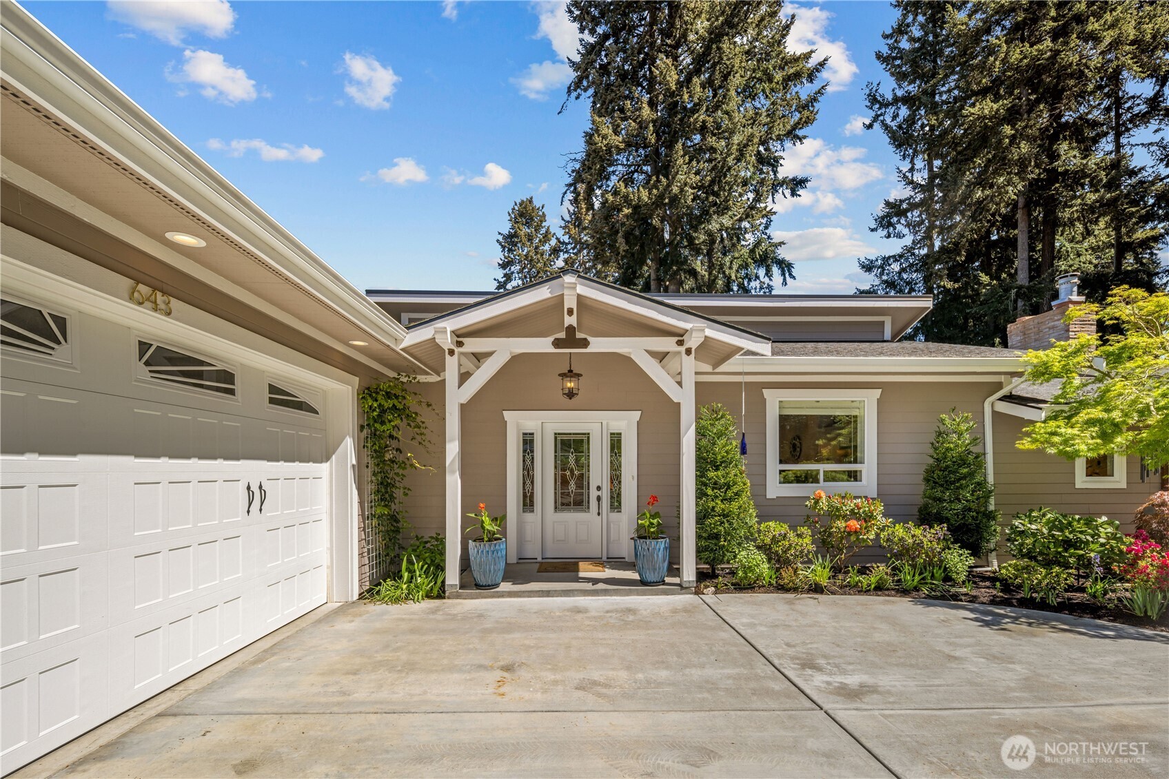 643 Edmonds Way Edmonds, WA 98020 - Photo 3 of 34