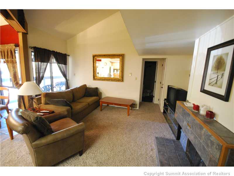 423 Wild Irishman Road, Unit 1015 Keystone, CO 80435 - Photo 6 of 10 Living Room.