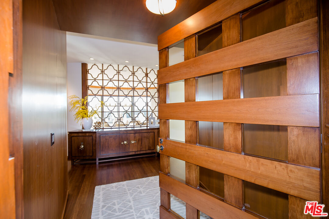 1131 Miradero Road Beverly Hills, CA 90210 - Photo 4 of 42