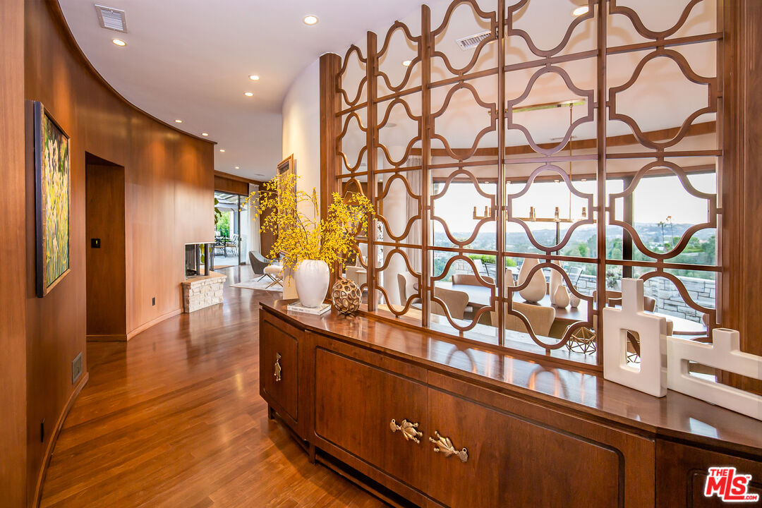 1131 Miradero Road Beverly Hills, CA 90210 - Photo 5 of 42