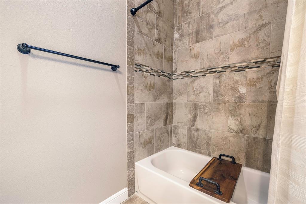 9142 Parkview Circle Tolar, TX 76476 - Photo 20 of 31 a bathroom with a bathtub