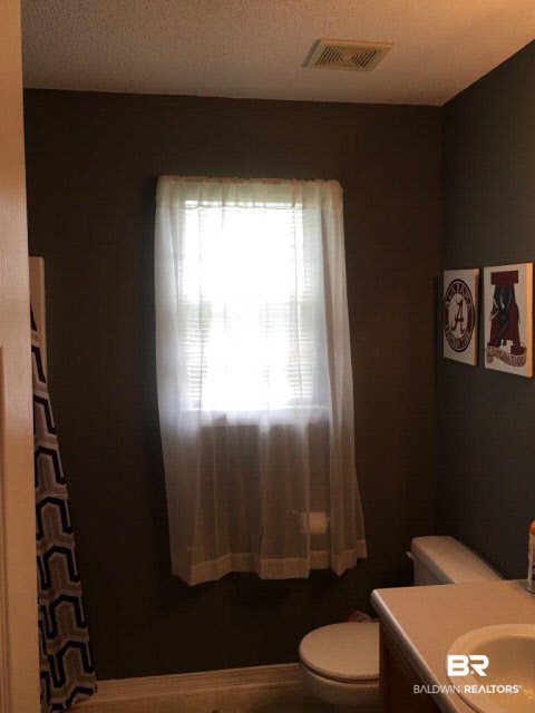 526 Meadow Lane Foley, AL 36535 - Photo 8 of 10 Guest Bath