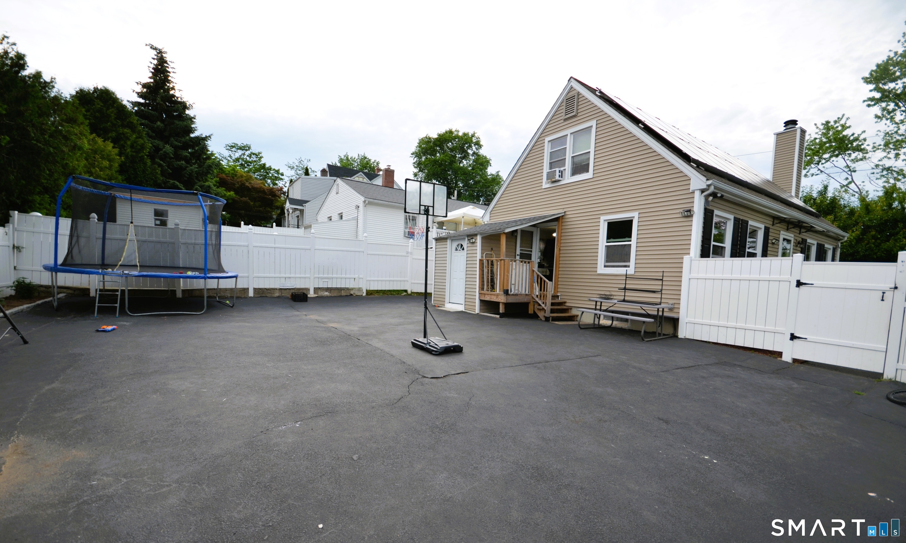 430 Berkeley Road Fairfield, CT 06825 - Photo 31 of 37
