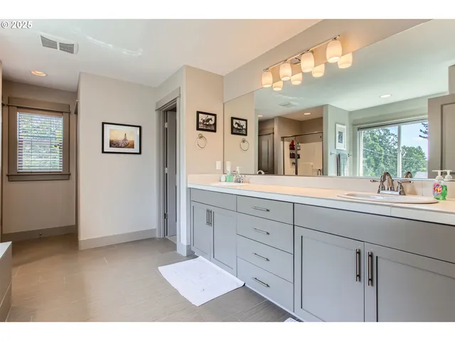 $699,900 | 8326 Southwest Oak Street, Portland, OR 97223