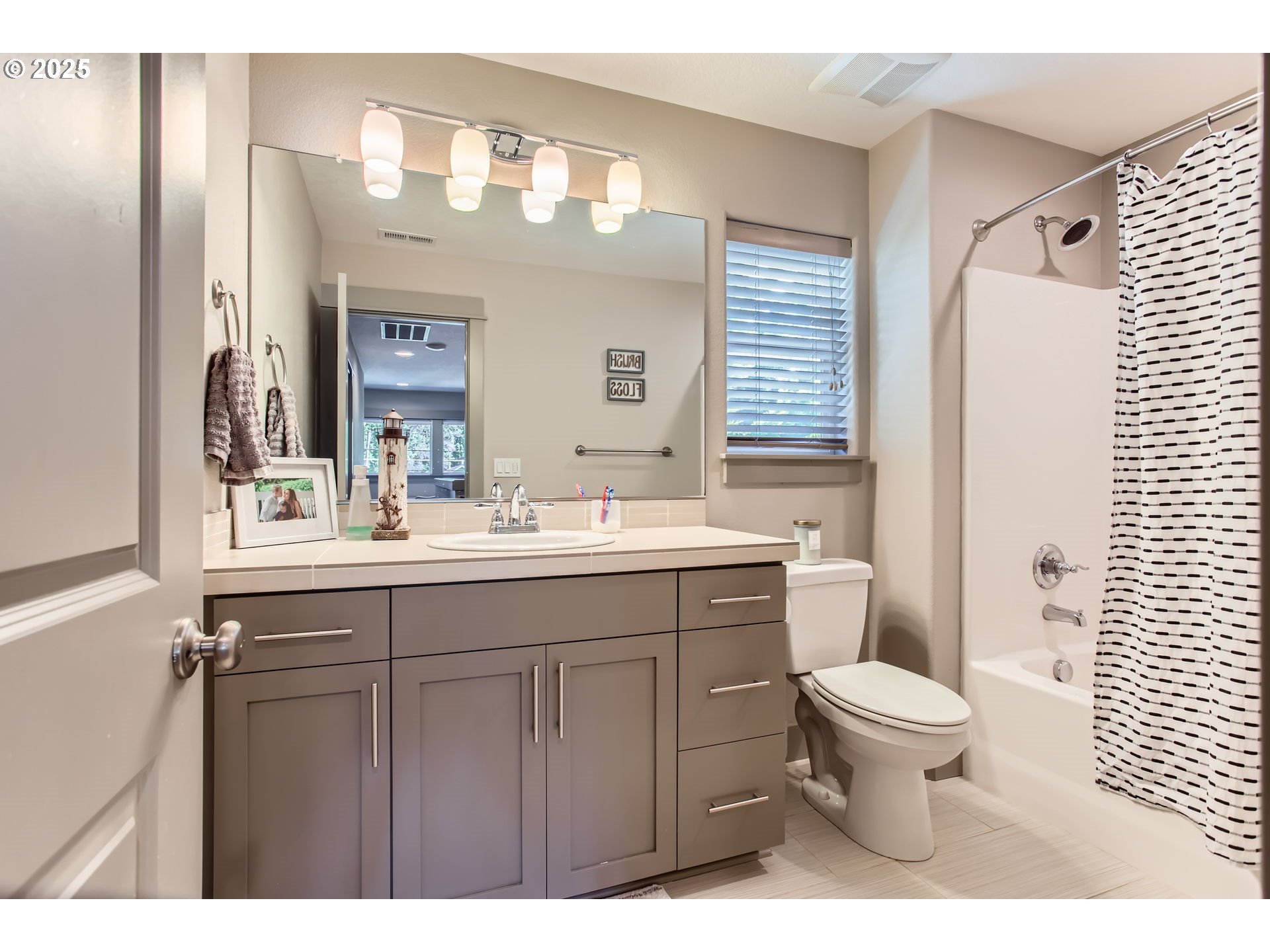 8326 Southwest Oak Street Portland, OR 97223 - Photo 22 of 29