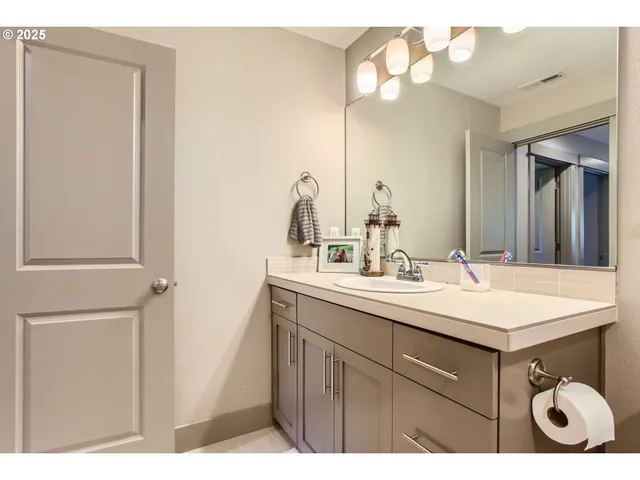 $699,900 | 8326 Southwest Oak Street, Portland, OR 97223