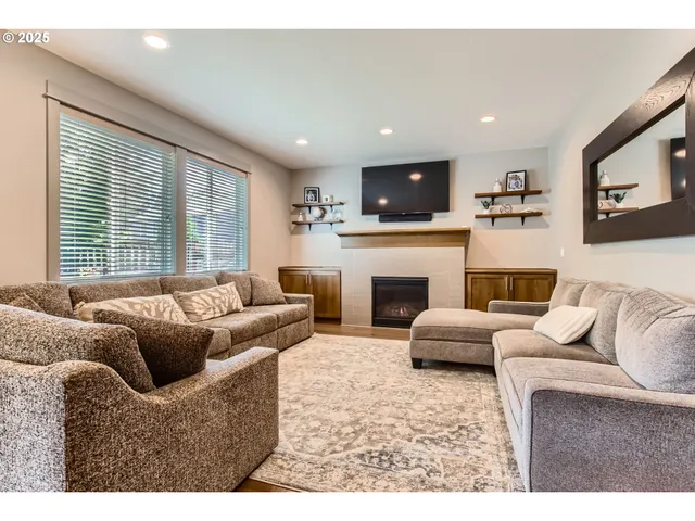 $699,900 | 8326 Southwest Oak Street, Portland, OR 97223