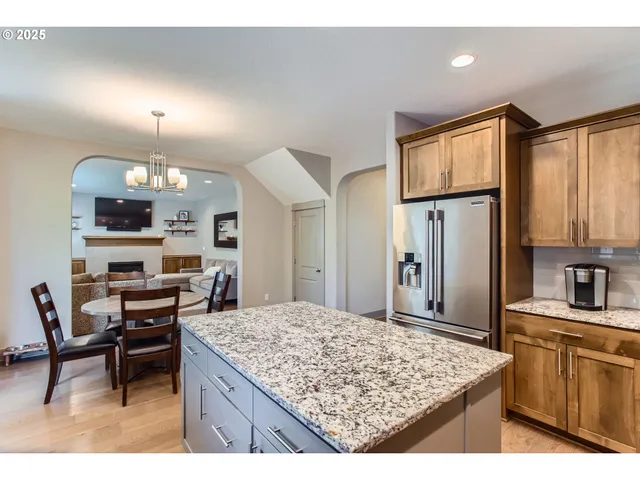 $699,900 | 8326 Southwest Oak Street, Portland, OR 97223