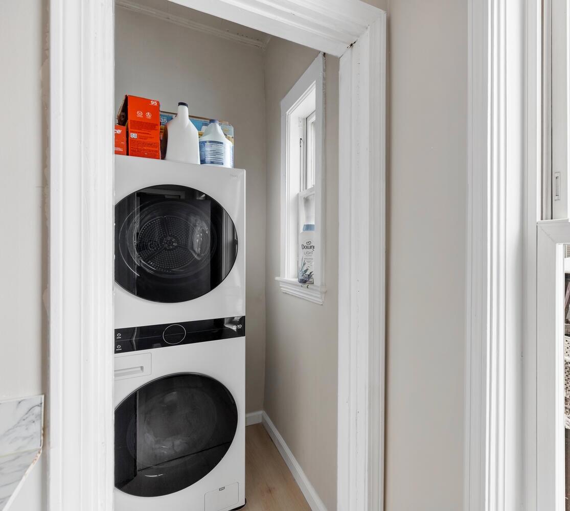 20 Fairmount Street Everett, MA 02149 - Photo 6 of 53 a utility room with dryer and washer