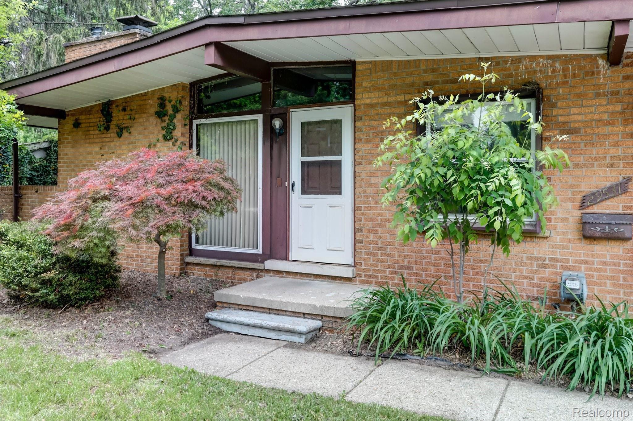 29531 Fall River Road Southfield, MI 48076 - Photo 3 of 25 29531 Fall River Road, Southfield, MI-3.jpg-SMALL