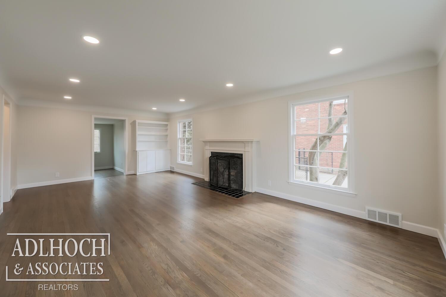 1040 Whittier Road Grosse Pointe Park, MI 48230 - Photo 3 of 17