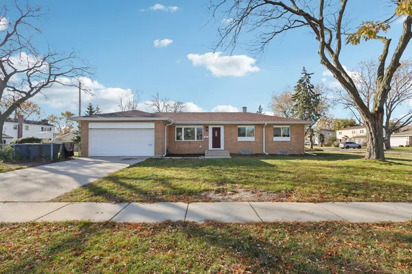 $515,000 | 866 Clark Lane, Des Plaines, IL 60016