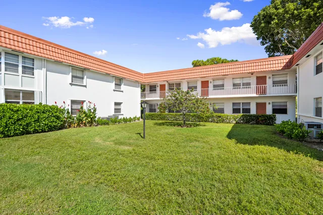 $119,500 | 2600 Southeast Ocean Boulevard, Unit Z10, Stuart, FL 34996