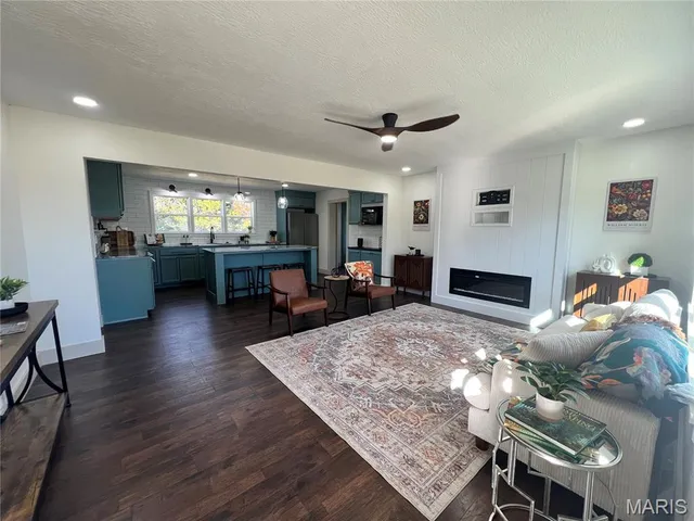 $259,500 | 804 East Main Street, Richland, MO 65556