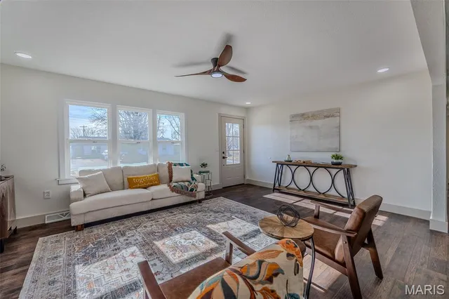 $259,500 | 804 East Main Street, Richland, MO 65556