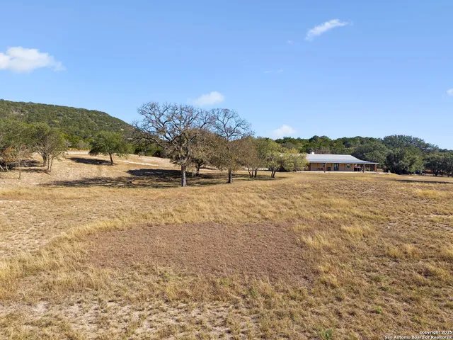 $580,000 | 383 Elm Pass 2, Bandera, TX 78003