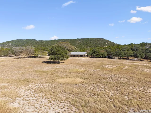 $580,000 | 383 Elm Pass 2, Bandera, TX 78003