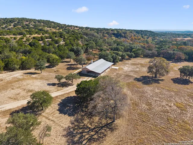 $580,000 | 383 Elm Pass 2, Bandera, TX 78003