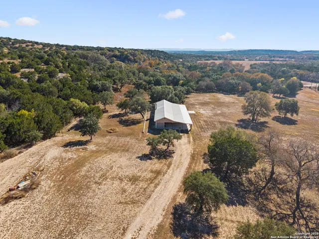 $580,000 | 383 Elm Pass 2, Bandera, TX 78003