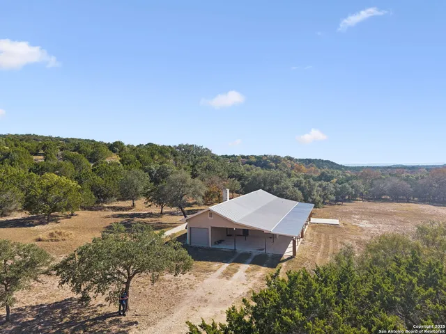 $580,000 | 383 Elm Pass 2, Bandera, TX 78003