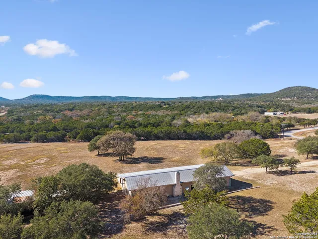 $580,000 | 383 Elm Pass 2, Bandera, TX 78003