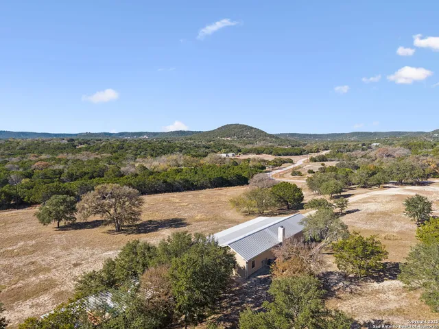 $580,000 | 383 Elm Pass 2, Bandera, TX 78003