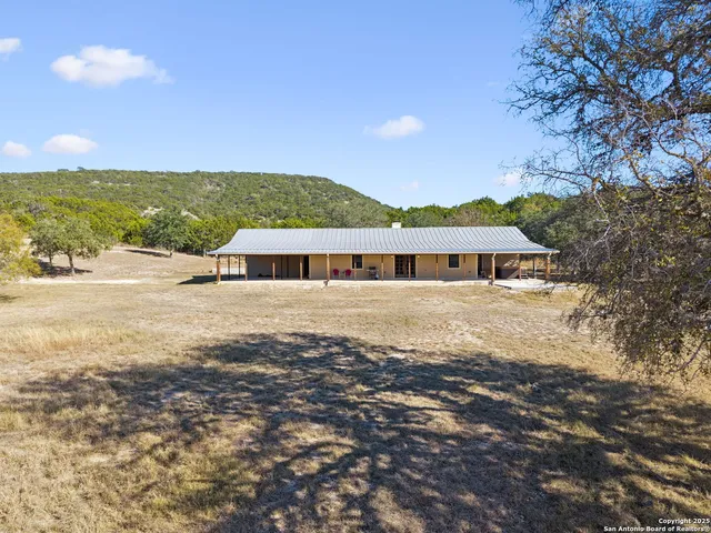 $580,000 | 383 Elm Pass 2, Bandera, TX 78003