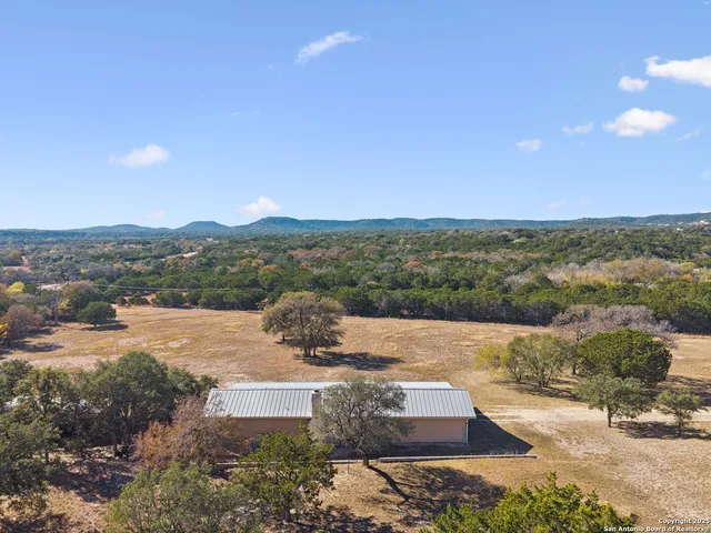 $580,000 | 383 Elm Pass 2, Bandera, TX 78003