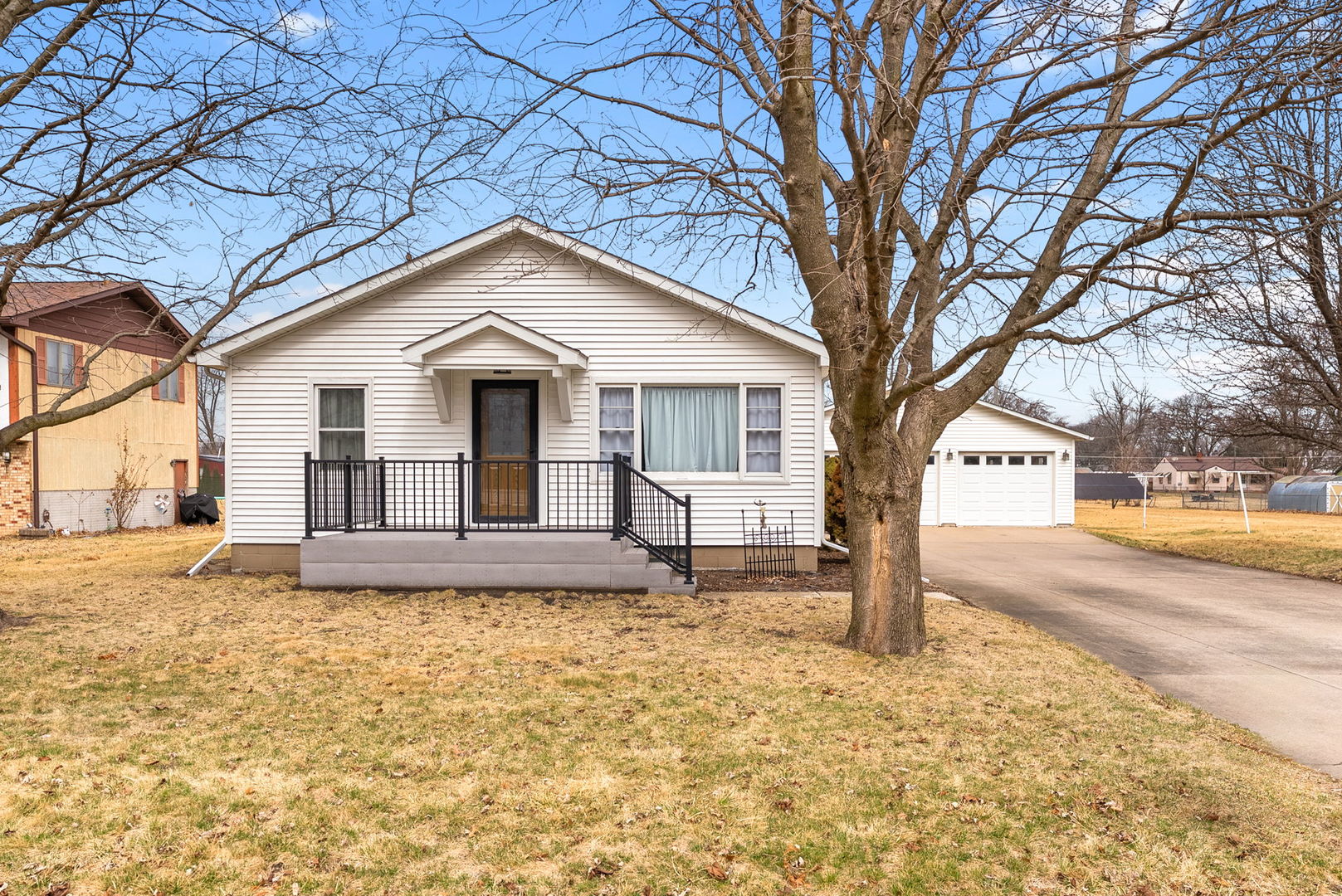 1419 113th Avenue Milan, IL 61264 - Photo 1 of 25 a front view of a house with a yard
