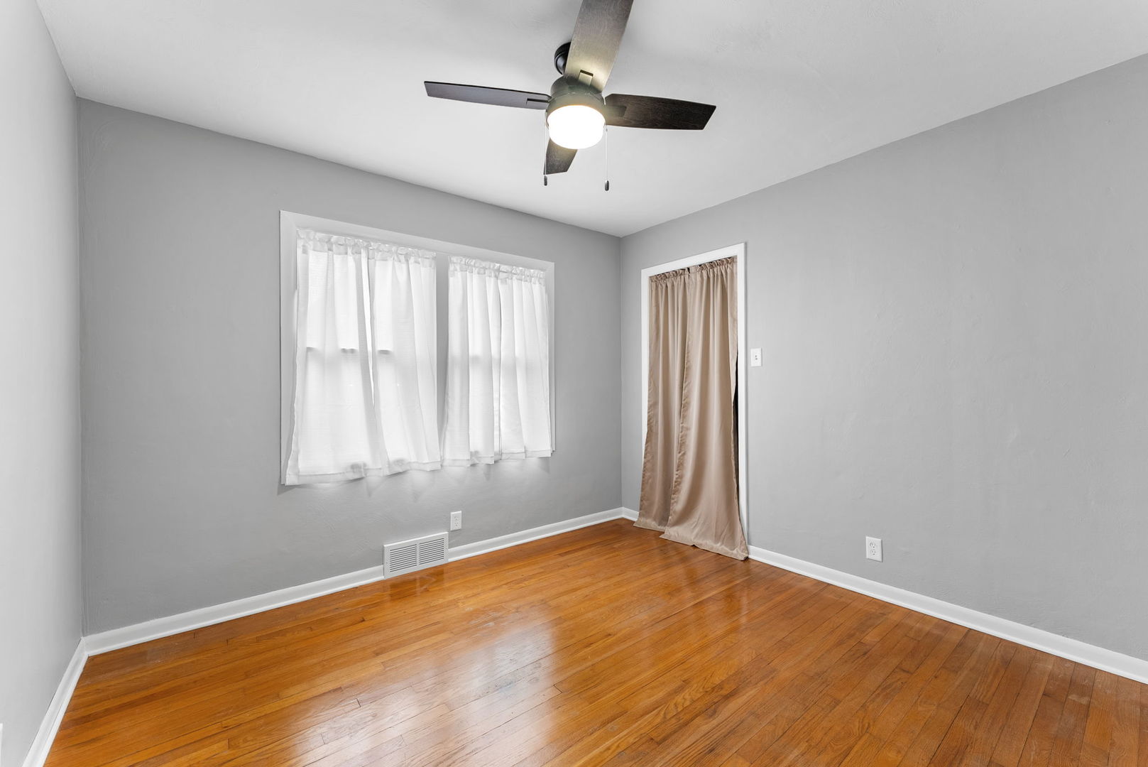 1419 113th Avenue Milan, IL 61264 - Photo 15 of 25 a view of empty room with wooden floor and fan