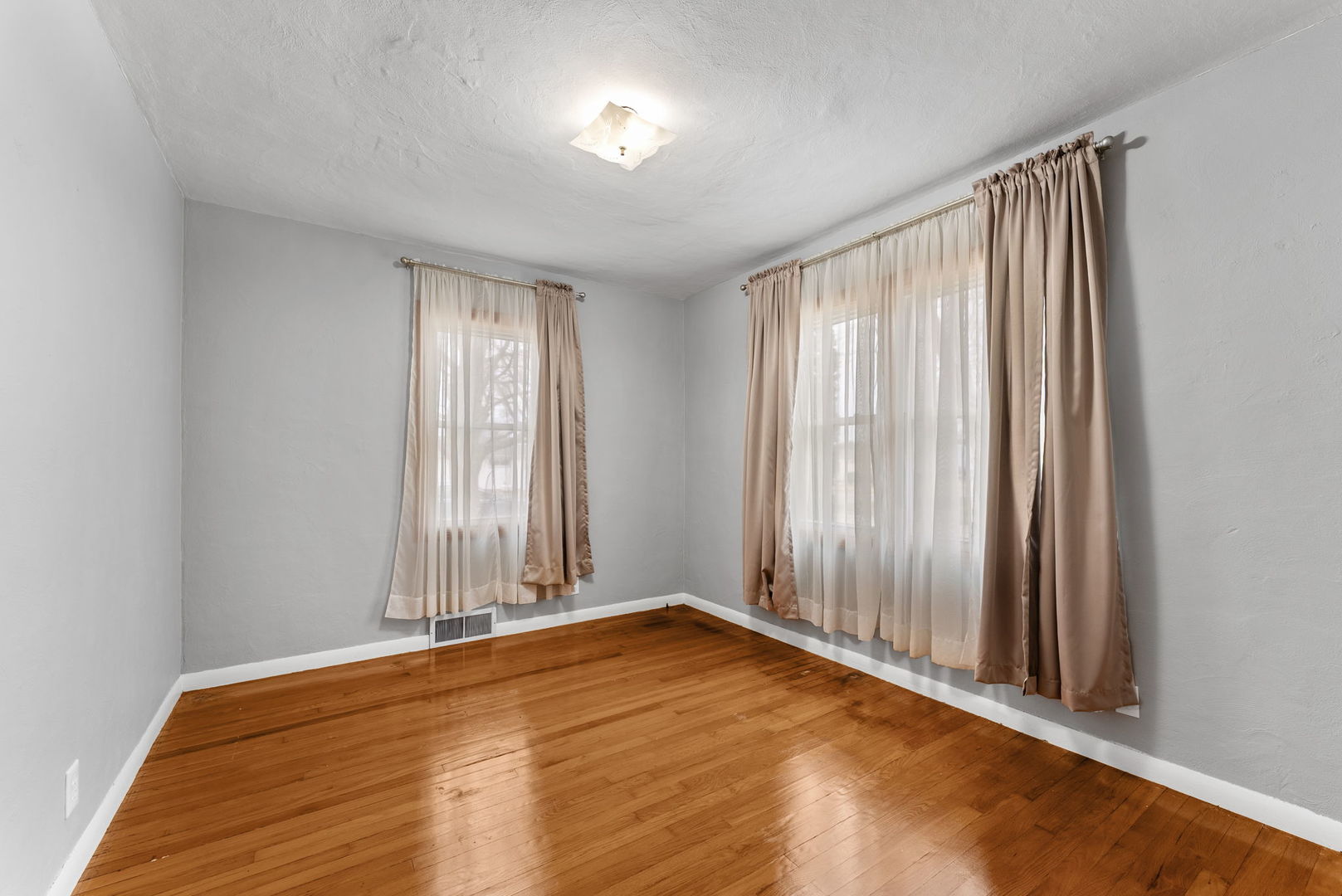 1419 113th Avenue Milan, IL 61264 - Photo 17 of 25 an empty room with window
