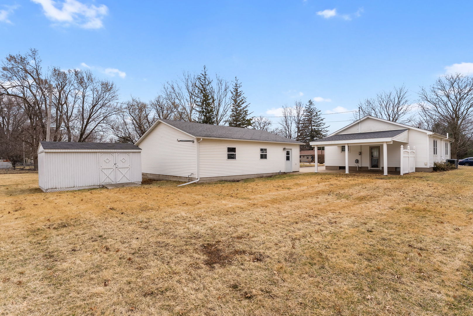 1419 113th Avenue Milan, IL 61264 - Photo 5 of 25 a front view of house with yard and trees in the background