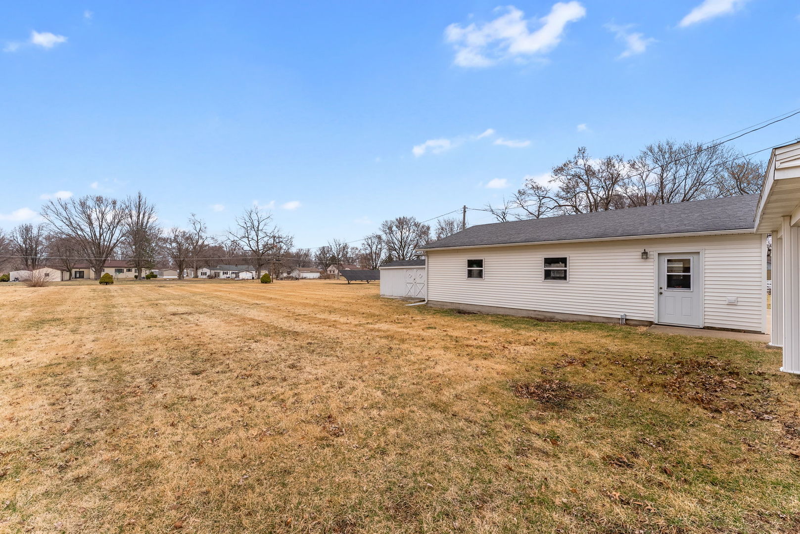1419 113th Avenue Milan, IL 61264 - Photo 6 of 25 a view of outdoor space and yard