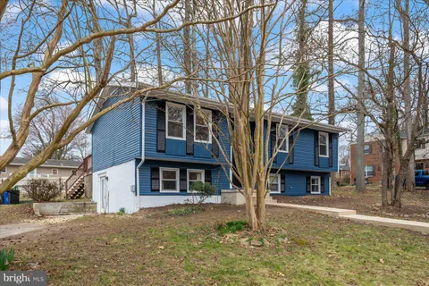 a view of a livingroom with wooden floor and a ceiling fan