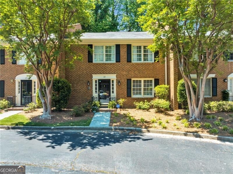Charming all brick townhome in the heart of Dunwoody