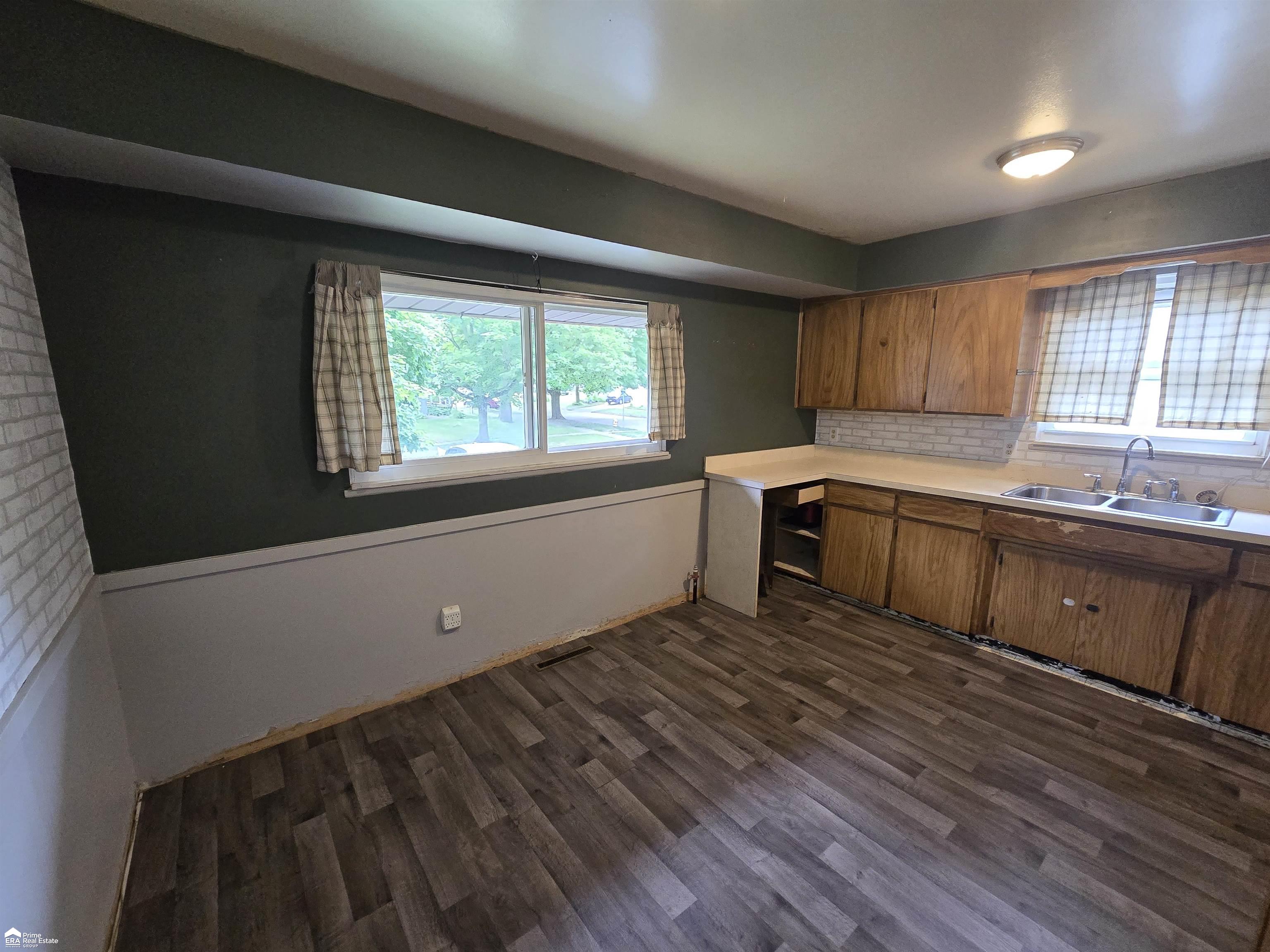 5713 Western Road Flint, MI 48506 - Photo 8 of 24 50178914-ee169b2c-a8bd-4bef-a9da-c3c9f067ac77.JPG