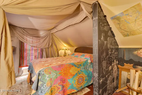 $699,500 | 997 West West 12th Street, Chickamauga, GA 30707