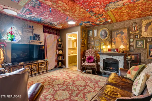 $699,500 | 997 West West 12th Street, Chickamauga, GA 30707