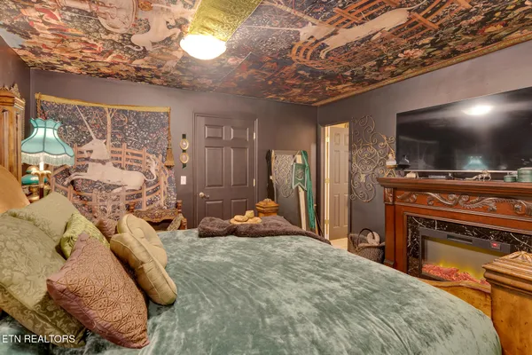 $699,500 | 997 West West 12th Street, Chickamauga, GA 30707