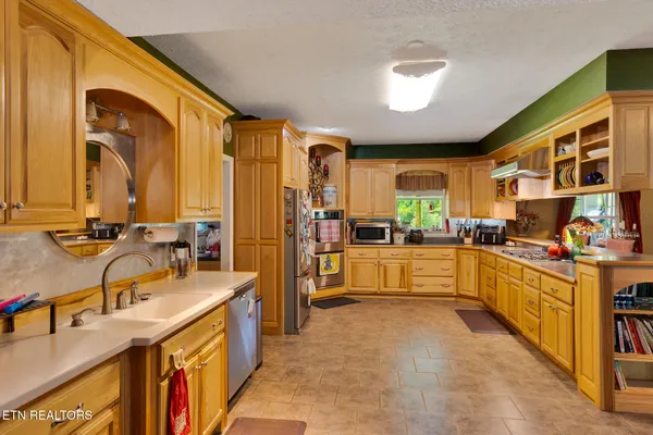 $699,500 | 997 West West 12th Street, Chickamauga, GA 30707