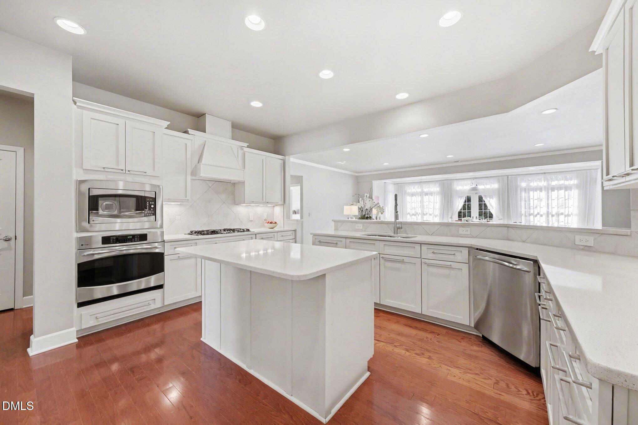 284 Beckingham Loop Cary, NC 27519 - Photo 9 of 43 Kitchen
