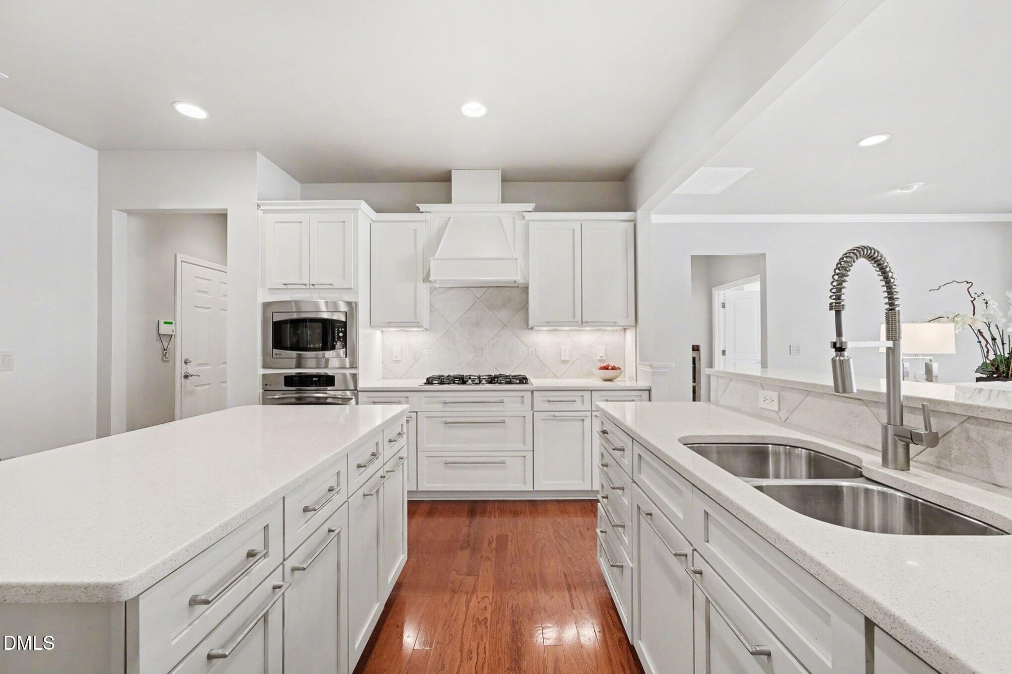 284 Beckingham Loop Cary, NC 27519 - Photo 10 of 43 Kitchen
