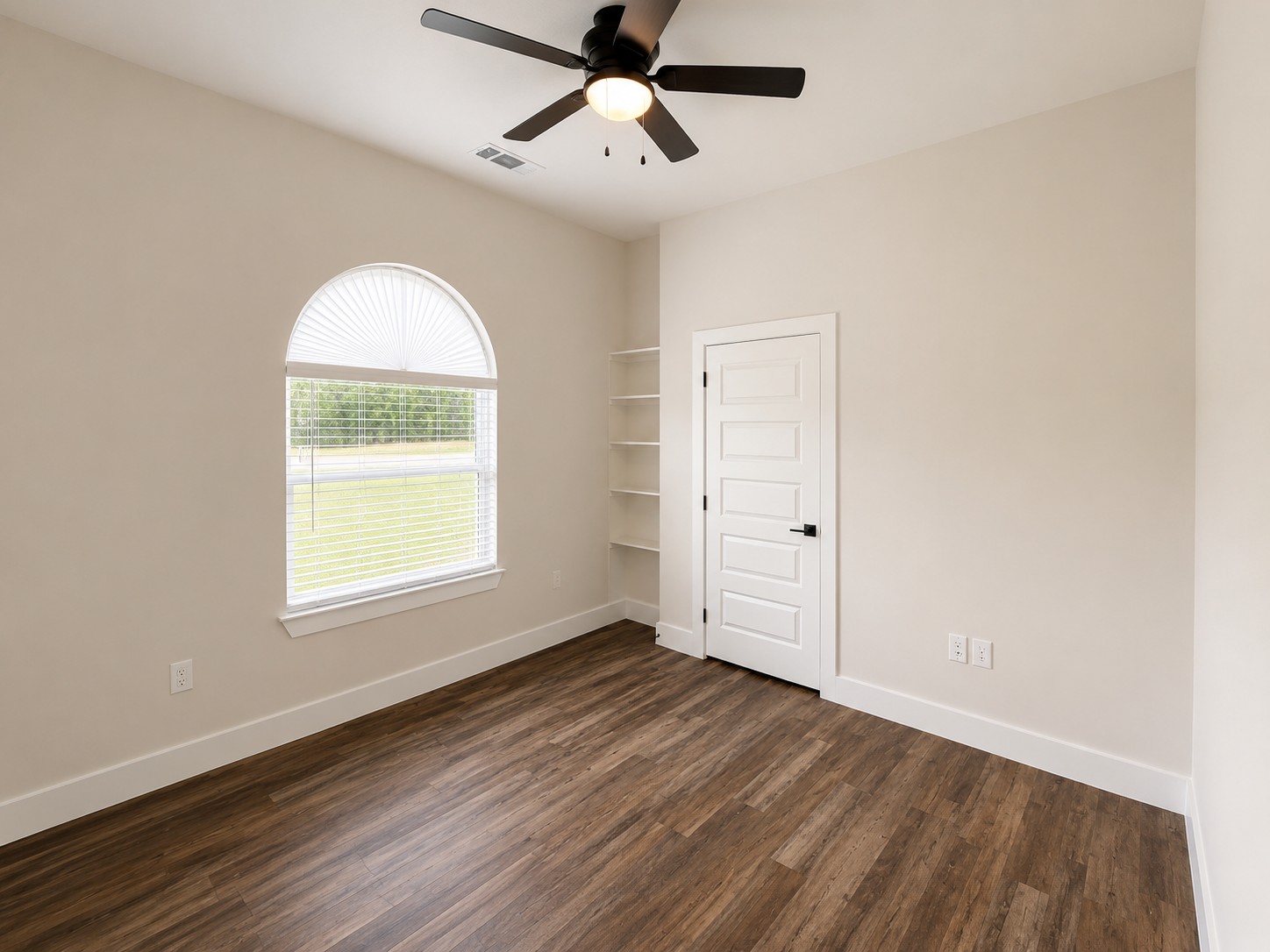 488 County Road 468 Elgin, TX 78621 - Photo 6 of 12 A quiet secondary room offering built-in shelving and an arched window.