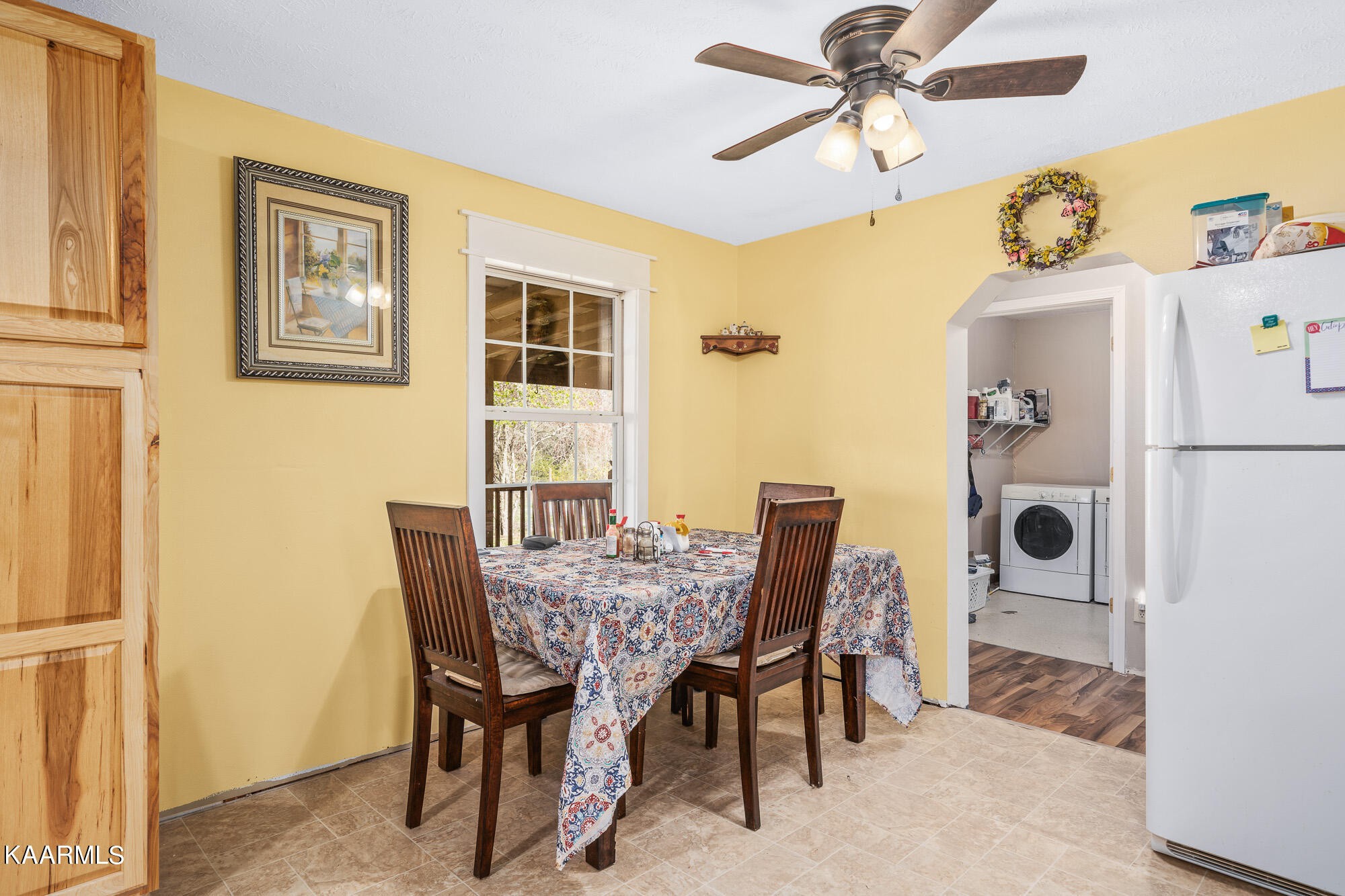 2371 Roslin Road Jamestown, TN 38556 - Photo 20 of 38 a view of a dining room with furniture