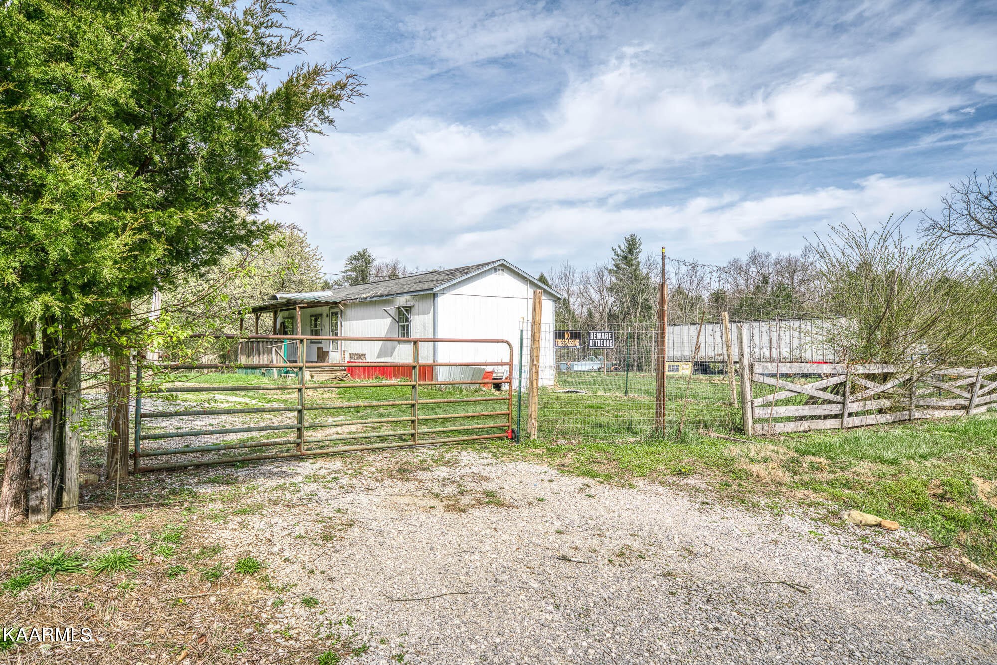 2371 Roslin Road Jamestown, TN 38556 - Photo 30 of 38 a view of park with wooden fence